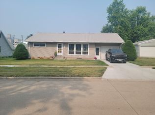 109 N Dwight St, Conrad, IA 50621
