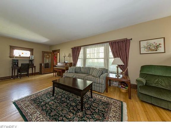 5th image of 3021 Essex Rd
