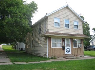 2900 Garfield St, Clinton, IA 52732
