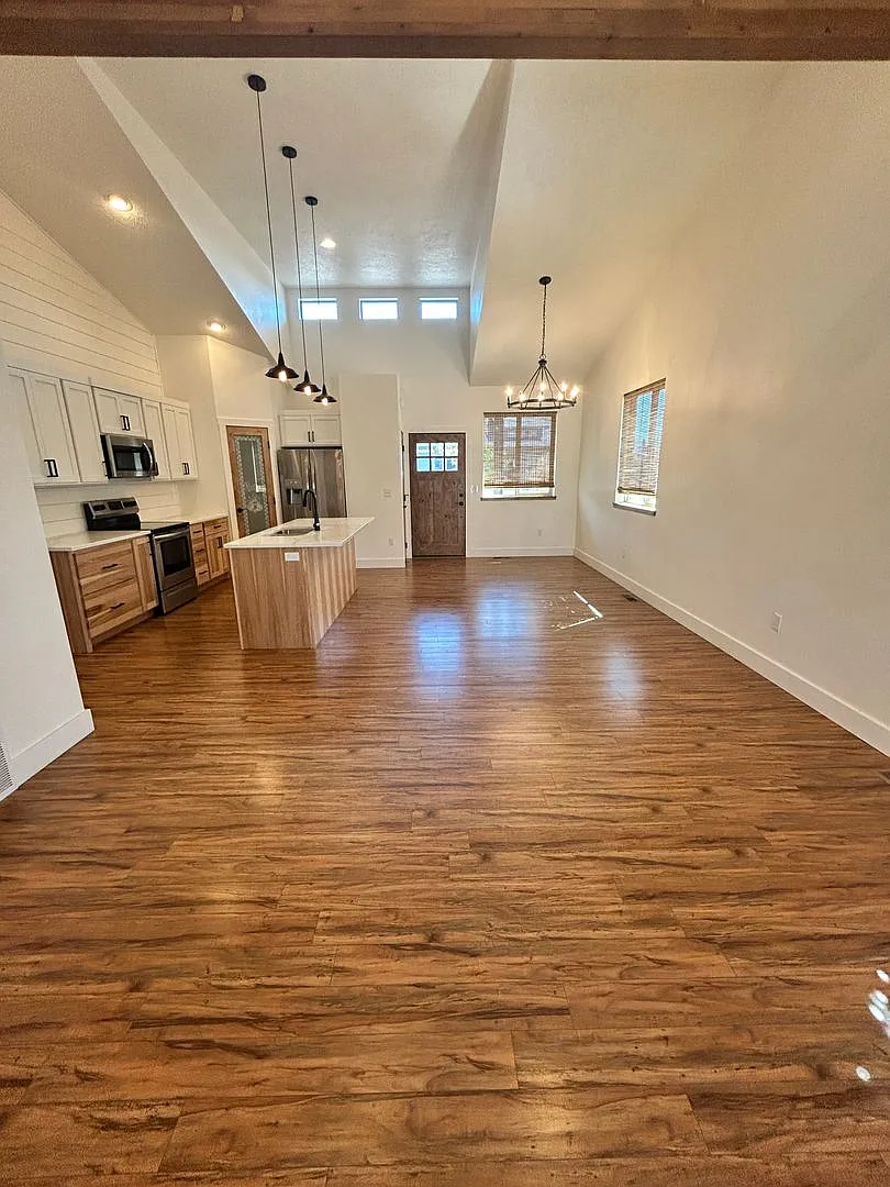 2 Bed 2 Bath Home with Garage in Hamilton — Photo 4