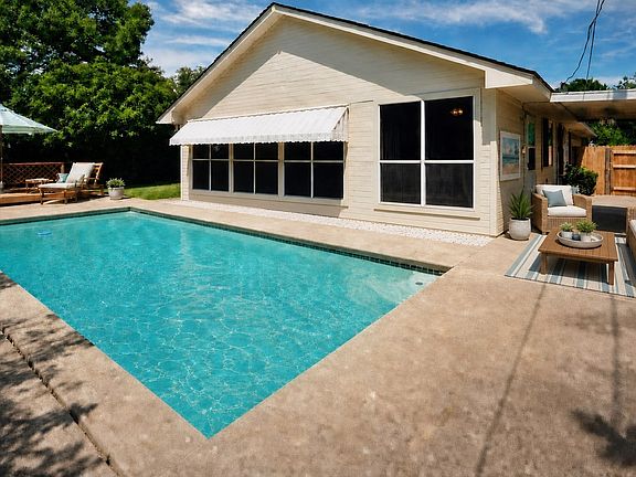 2nd image of 601 Parker Dr