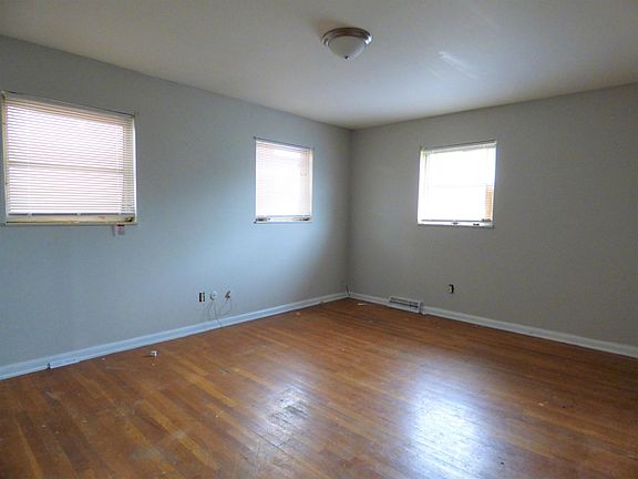 3rd image of 591 Southwood Ave APT A