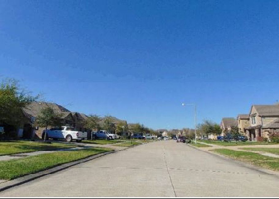 Exterior Neighborhood (street photo)