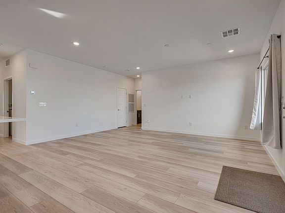4th image of 900 Elmwood Forest Ln