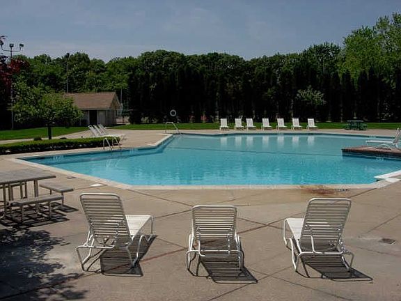 4th image of 15 El Camino Ct