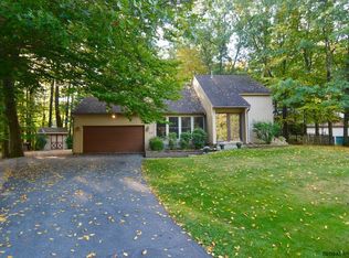 10 Meadow Rue Pl, Malta, NY 12020