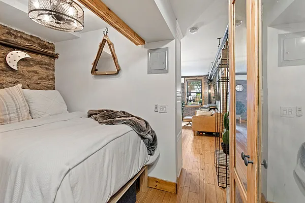 Sold by HomeDax Real Estate | media 13