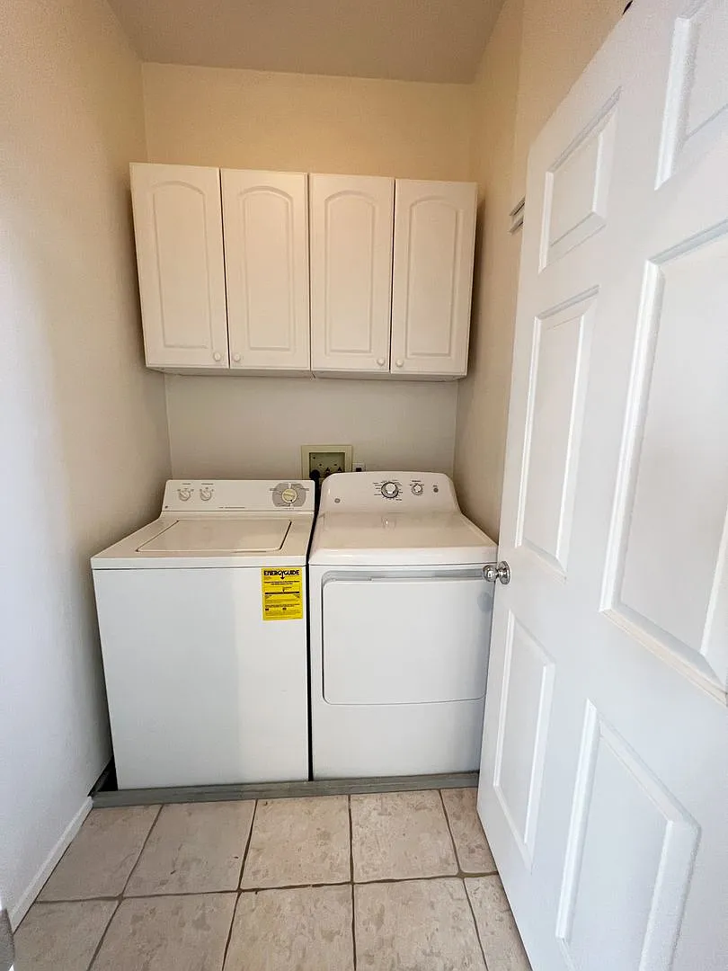 Large Townhome - 3 Bed/ 3 Bath with 2 car garage in Carmel Valley! — Photo 3