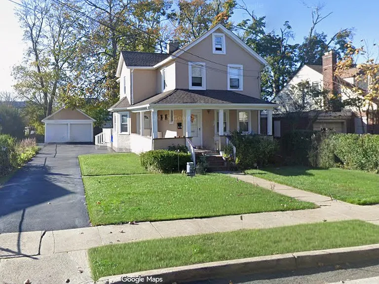 281 N Columbus Ave — Photo 1