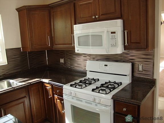 4th image of 3307-9 Polk Ave