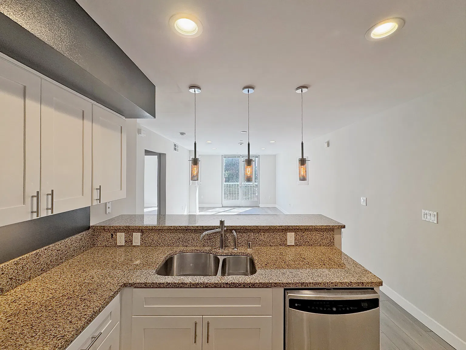 1 bed, 724 sqft, $2,495 — Photo 4