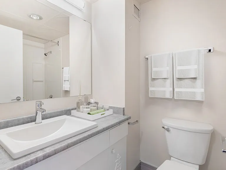 216 Crown Rd NW — Photo 8