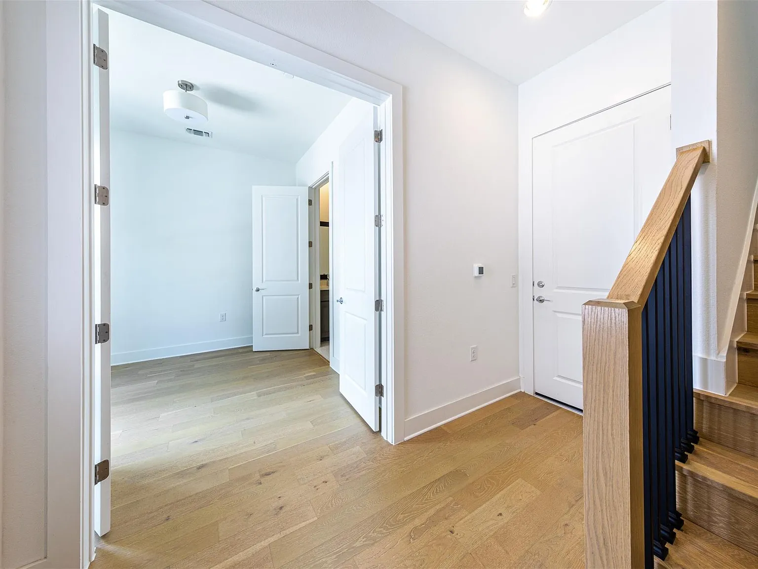 3 bed, 3.5 bath, 2338 sqft, $4,950 — Photo 3