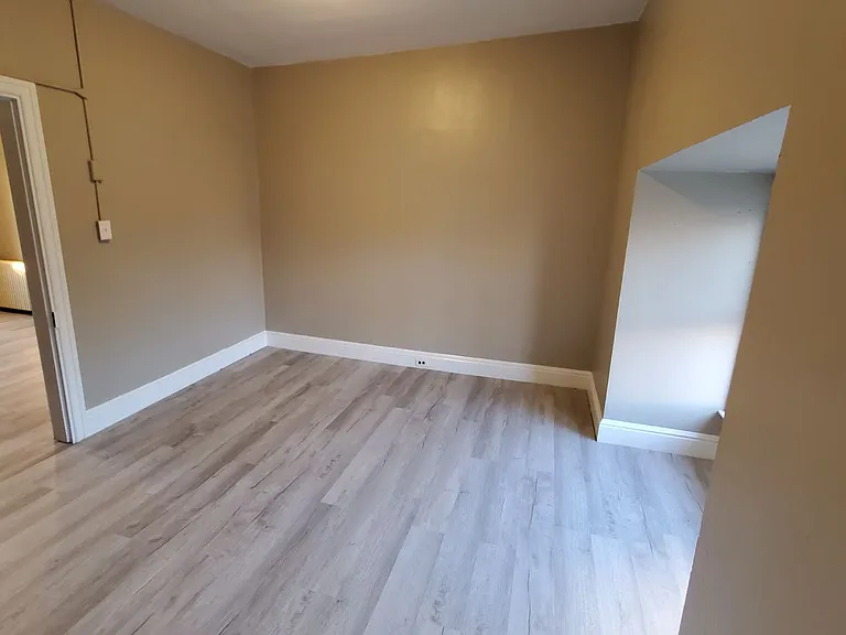 853 E Philadelphia St — Photo 3