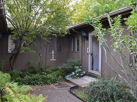 3rd image of 3911 Hilltop Dr