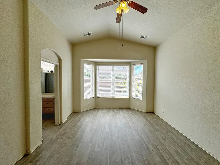 7152 Elk Creek Rd NE — Photo 13