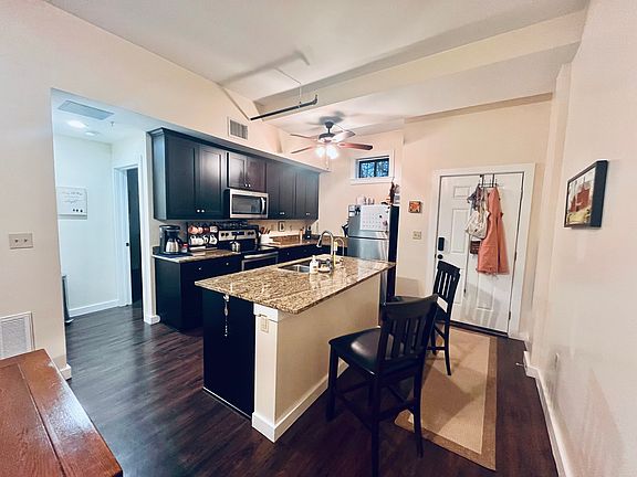 5th image of 605 E University Ave #205