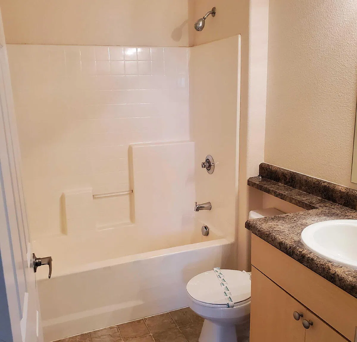 2 bed, 2.0 bath, 948 sqft, $1,450 — Photo 2