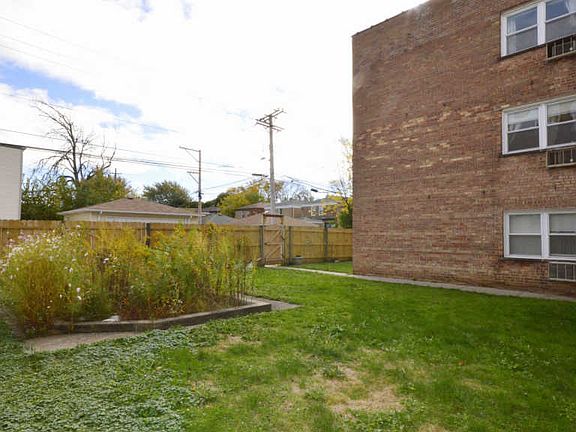 2nd image of 5445 N California Ave APT 1C