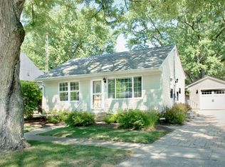 132 N Hadsall St, Genoa, IL 60135
