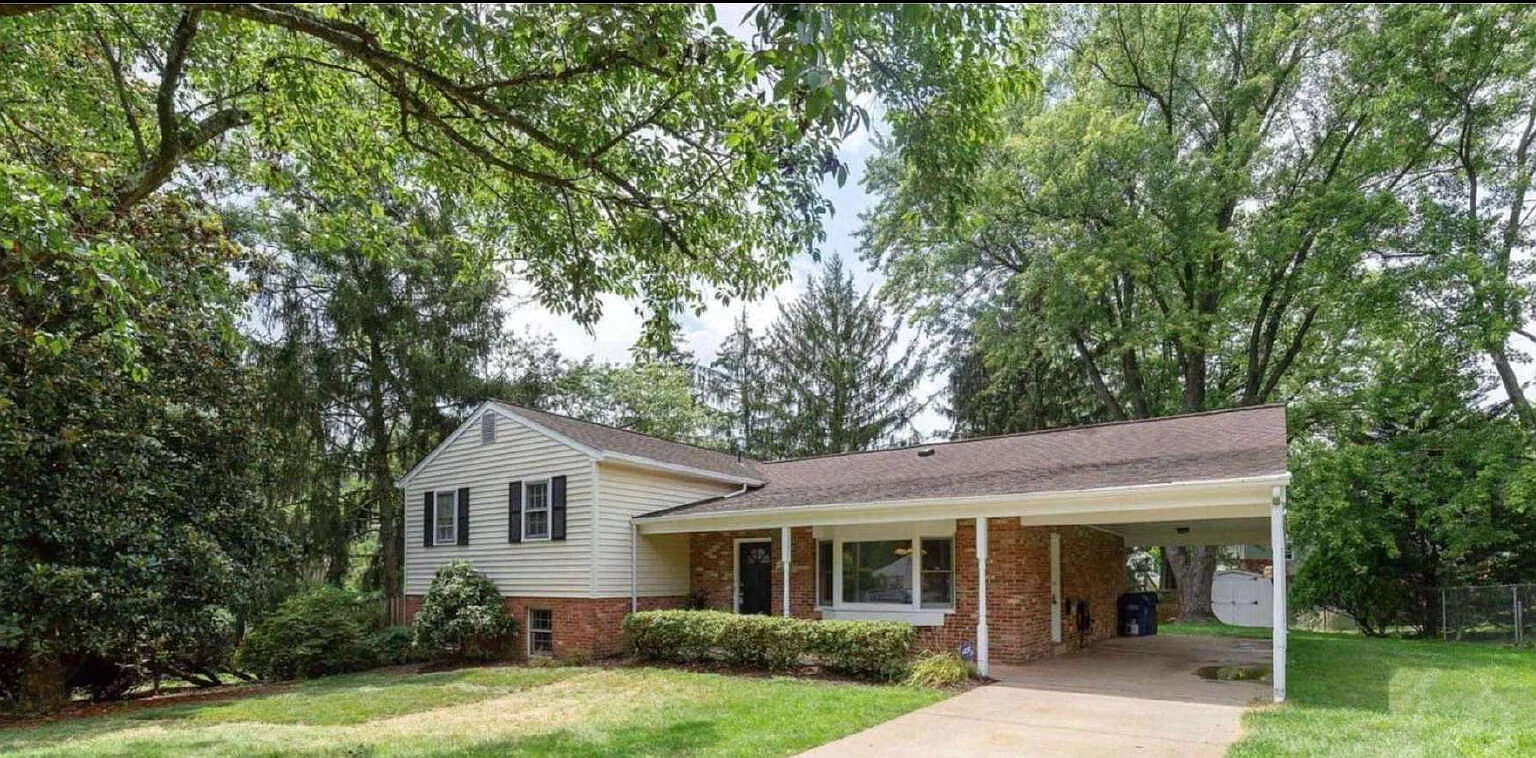 5 bed, 3.0 bath, $4,500 — Photo 2