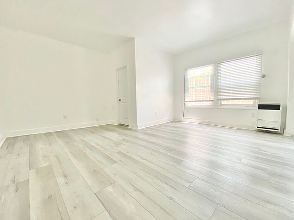 5th image of 5139 Melrose Ave APT 103