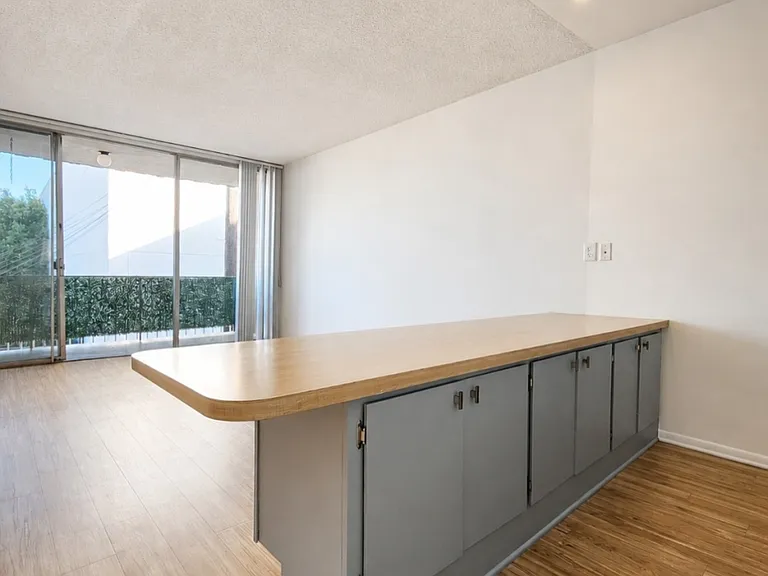 1447 S Saltair Ave #208 — Photo 17