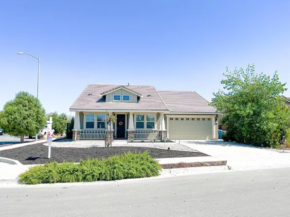 1071 Summer Dr, Hollister, CA 95023