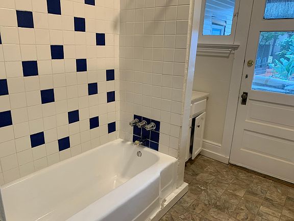 3rd image of 1825 Brea Ave #3