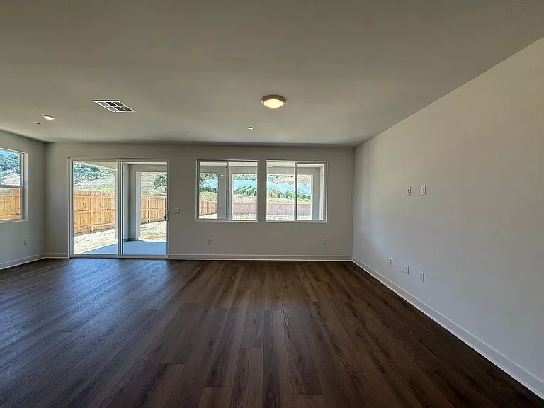 156 Coiner St — Photo 10