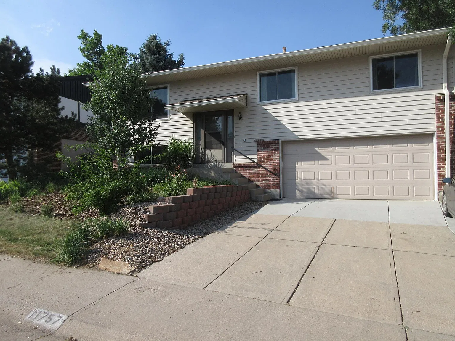 4 bed, 1917 sqft, $3,100 — Photo 1