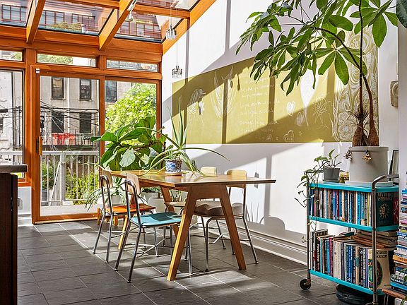 3rd image of 192 Nelson St #1