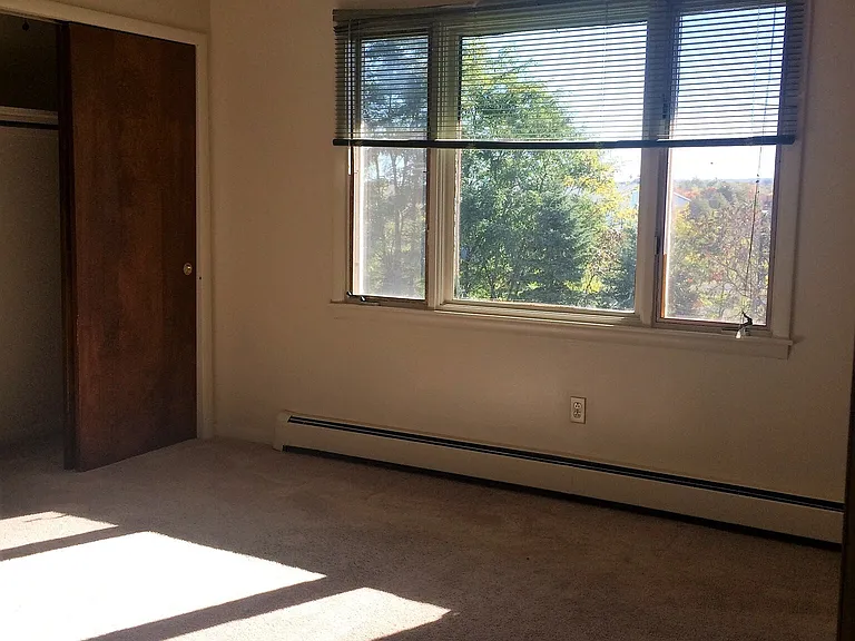 510-542 Hycliff Dr N — Photo 34