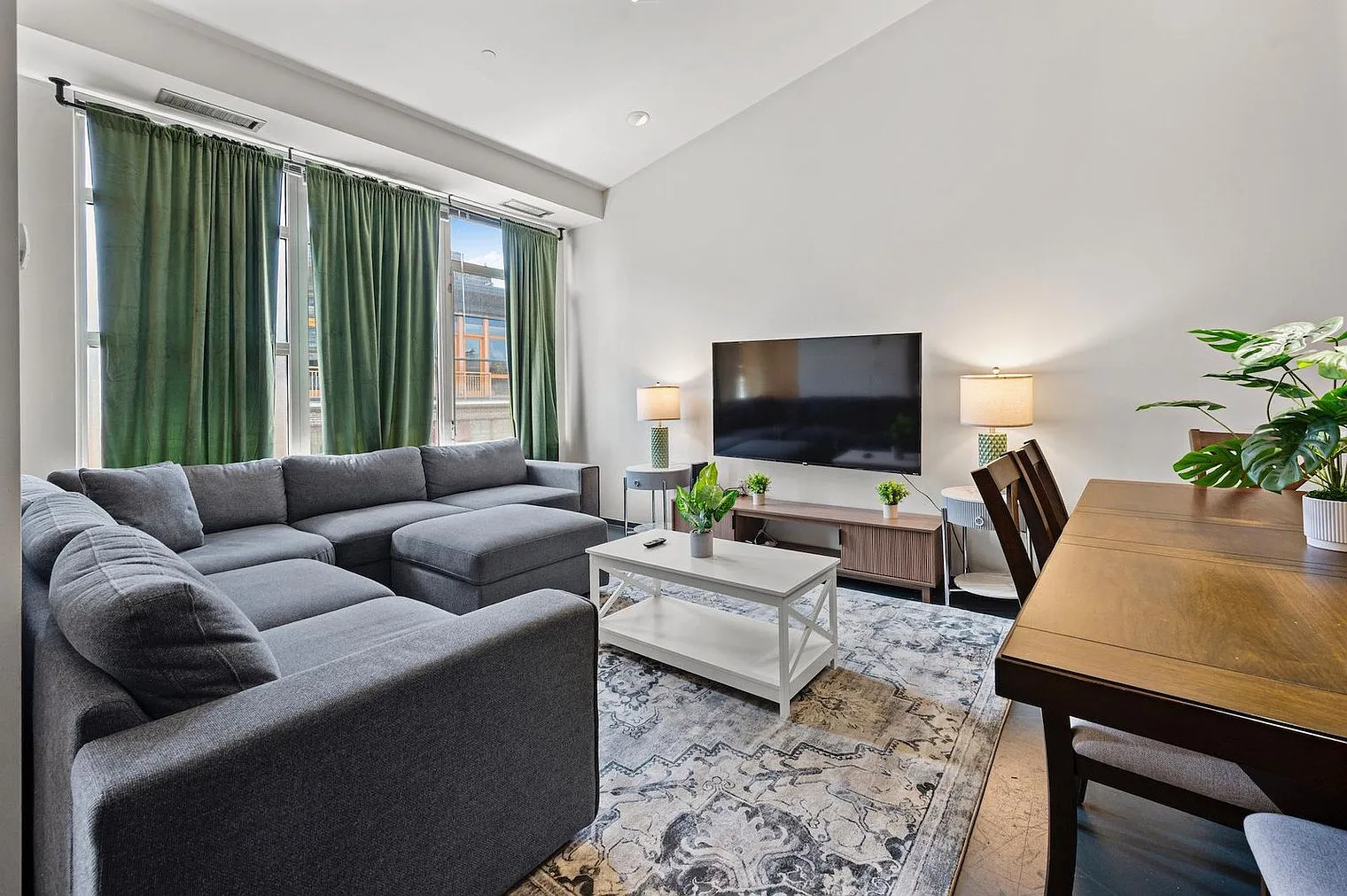 3 bed, 1.0 bath, 1194 sqft, $3,922 — Photo 2