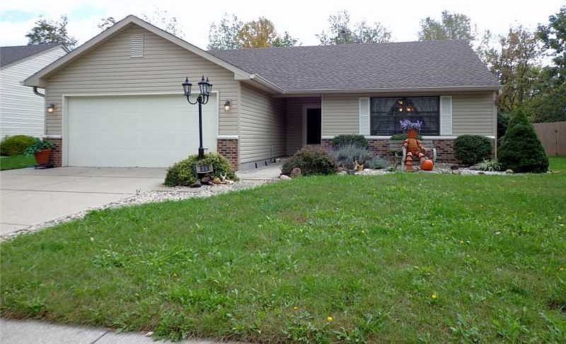 1st image of 909 Country Ln