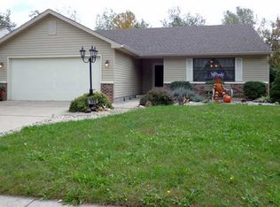 909 Country Ln, Indianapolis, IN 46217