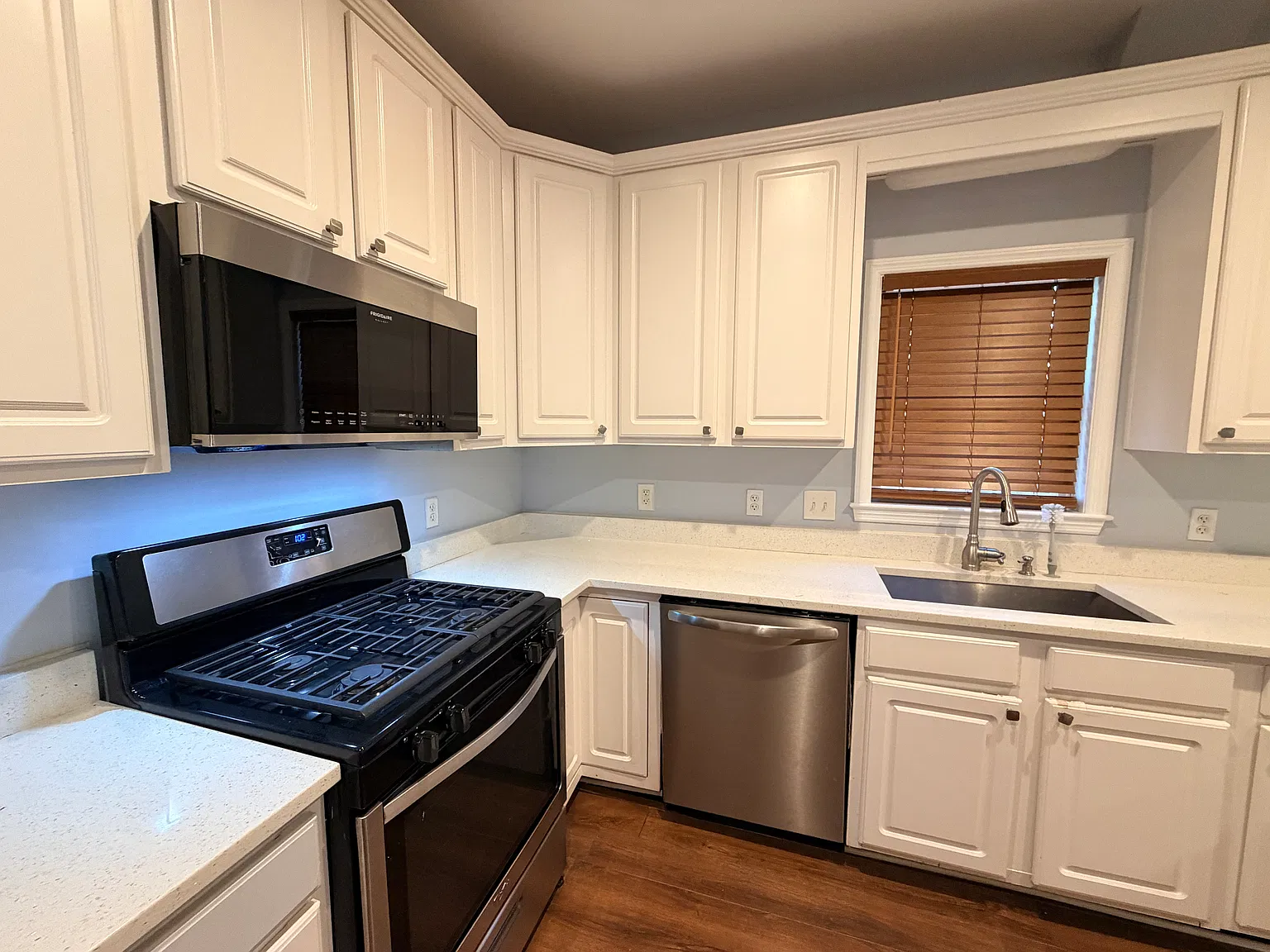 3 bed, 2424 sqft, $5,000 — Photo 4