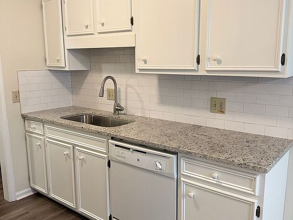 4th image of 403 Wormwood Ln #C