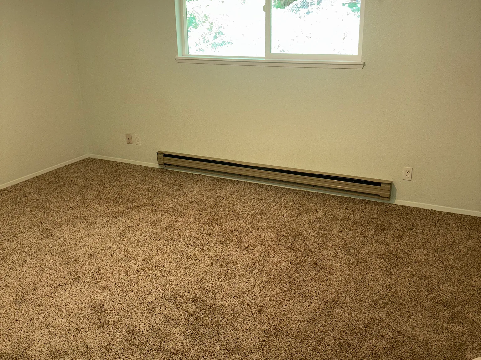 4 bed, 2000 sqft, $3,000 — Photo 1