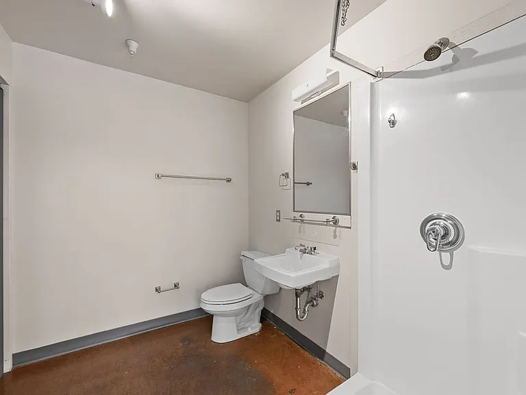 Whiteway Apartments — Photo 61