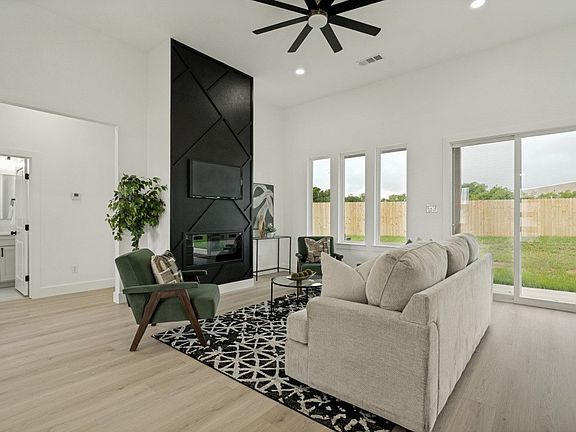 5th image of 592 Highview Ct