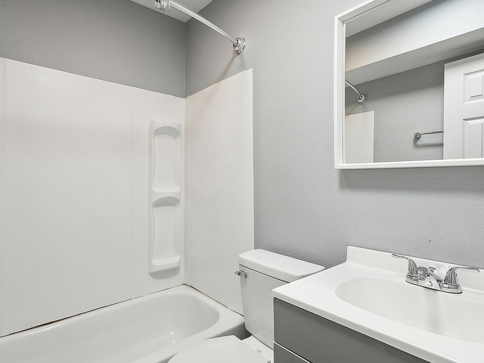 1st image of 2117 Washington Ave #106