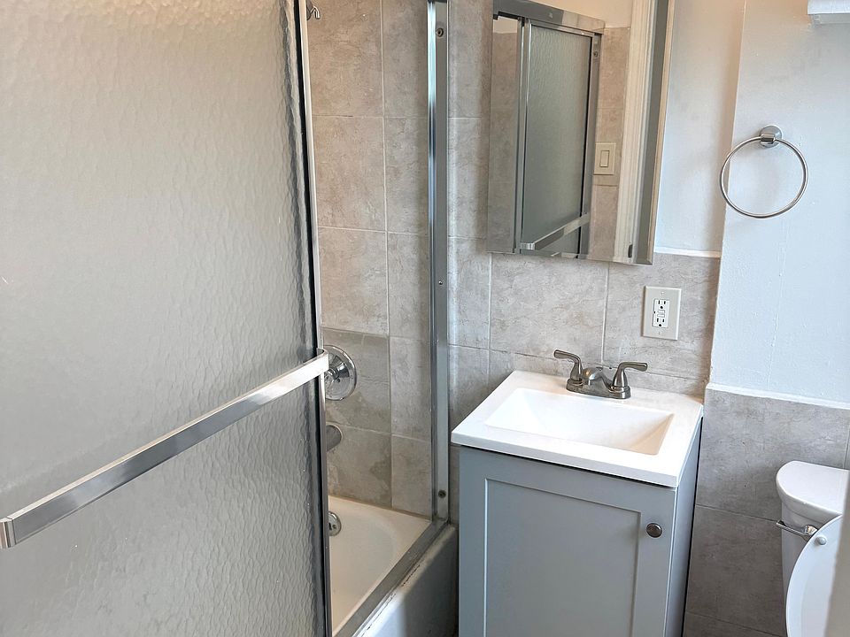 1st image of 5248 Craner Ave #2
