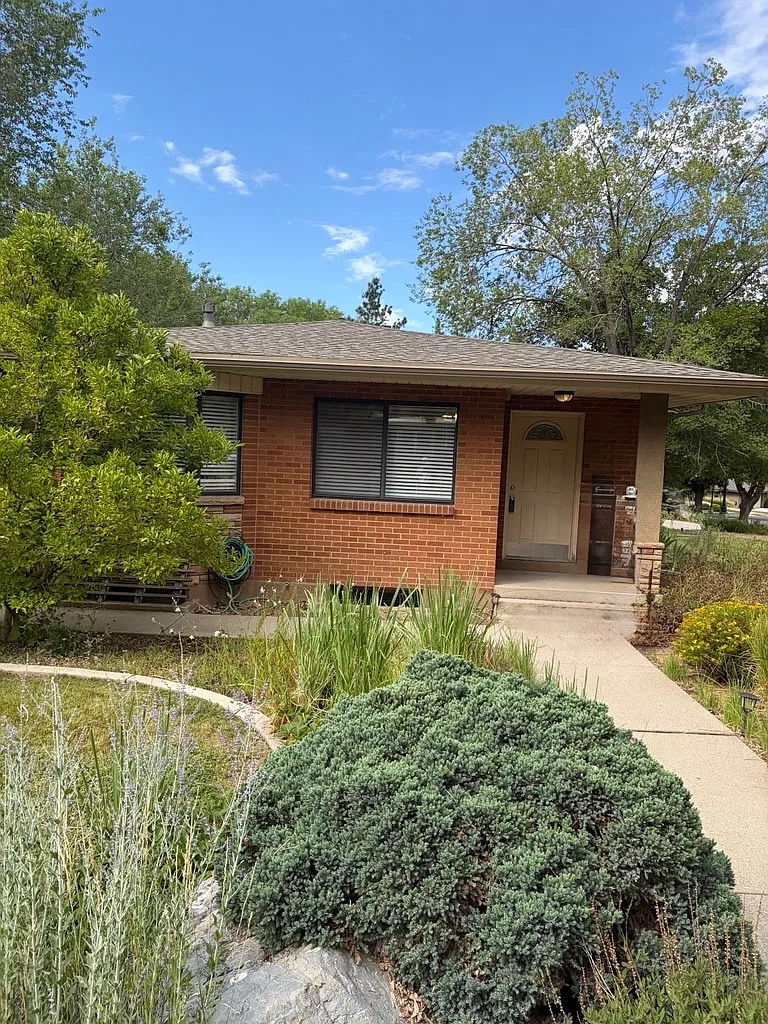 4 bed, 2000 sqft, $3,000 — Photo 2