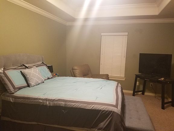 4th image of 836 Oakwood Ct