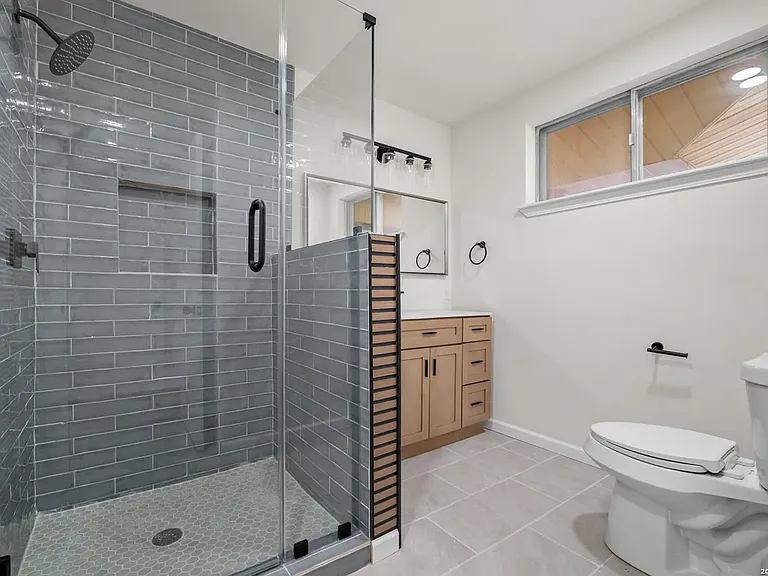 209 Windcrest Dr — Photo 13