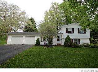 7 Wedgewood Dr, Penfield, NY 14526