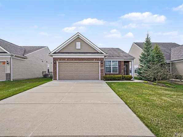 9444 Saint Andrews Dr, Grand Blanc, MI 48439