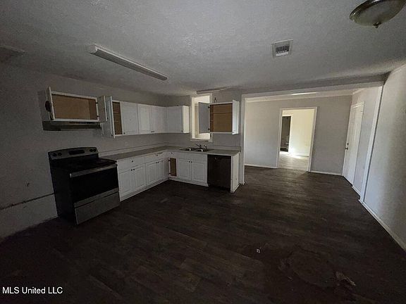 3rd image of 921 Westway St