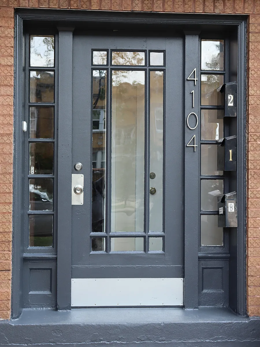Building Photo - 4104 W Nelson St #2